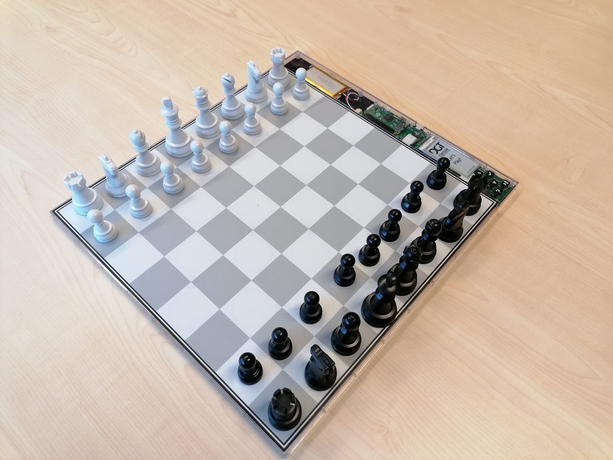 Schachcomputer, Schachfiguren, Schachbretter, Schachuhren, Schachbücher,  ChessBase